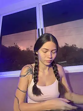 Snapshot of EmmaJhoons chatting on February 2, 2026, 11:53 am EmmaJhoons online show from February 2, 2026, 11:53 am