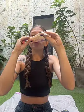 Snapshot of EmmaJhoons chatting on February 6, 2026, 11:50 am EmmaJhoons online show from February 6, 2026, 11:50 am