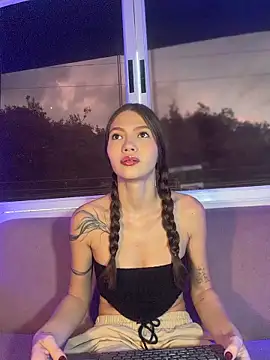 Snapshot of EmmaJhoons chatting on February 9, 2026, 11:41 am EmmaJhoons online show from February 9, 2026, 11:41 am