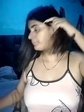 Snapshot of Araanza05 chatting on February 15, 2026, 12:22 am Araanza05 online show from February 15, 2026, 12:22 am