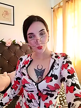 RoseNyx online show from April 18, 2026, 7:58 pm