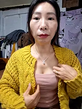 Snapshot of Adela-222 chatting on February 5, 2026, 1:45 am Adela-222 online show from February 5, 2026, 1:45 am