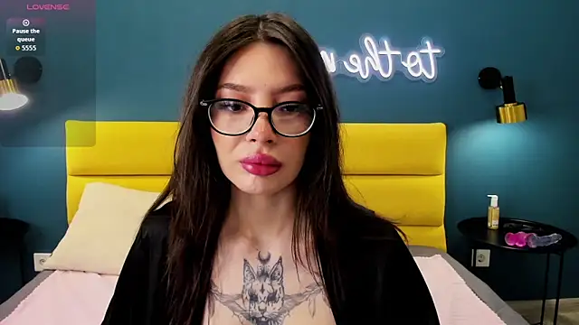 IvyDainty online show from April 11, 2026, 1:24 am