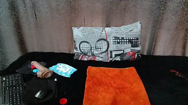 Amanda April online show from April 1, 2026, 11:33 am