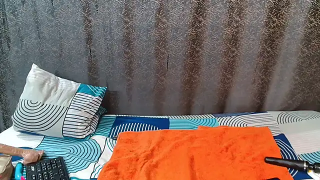 Amanda April online show from February 16, 2026, 3:43 pm