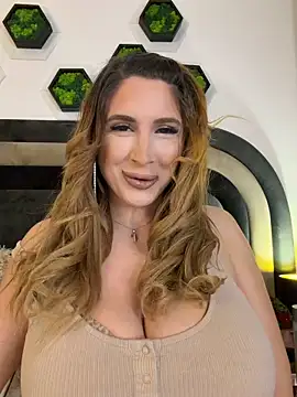 LucyBridgette online show from April 5, 2026, 6:58 pm