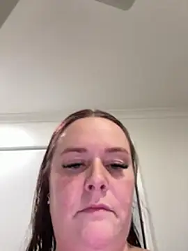 carinabro10 online show from May 15, 2026, 10:02 am