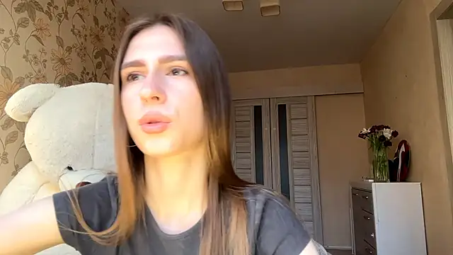 ElsieKuhlmann online show from March 9, 2026, 2:09 pm