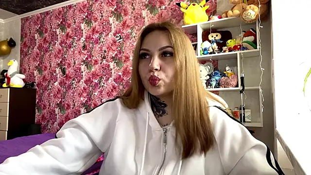 TraciBallena online show from February 3, 2026, 9:03 am