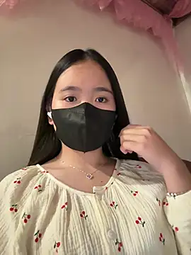 Gwen879 online show from February 4, 2026, 1:28 pm