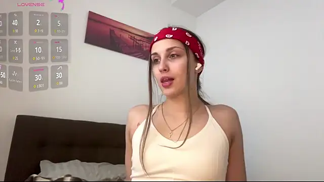 EvaRenard online show from April 18, 2026, 7:58 pm