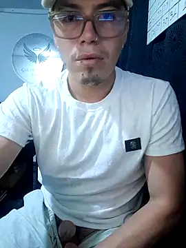 Snapshot of Master_Bastian chatting on July 16, 2026, 7:38 am Master Bastian online show from July 16, 2026, 7:38 am