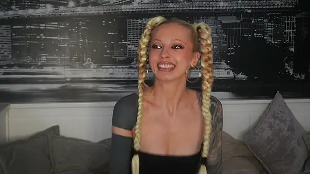 Snapshot of LanaReals chatting on February 15, 2026, 10:03 am LanaReals online show from February 15, 2026, 10:03 am