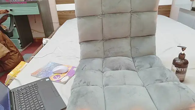 Snapshot of Bee_bee1 chatting on February 1, 2026, 3:16 am Bee bee1 online show from February 1, 2026, 3:16 am