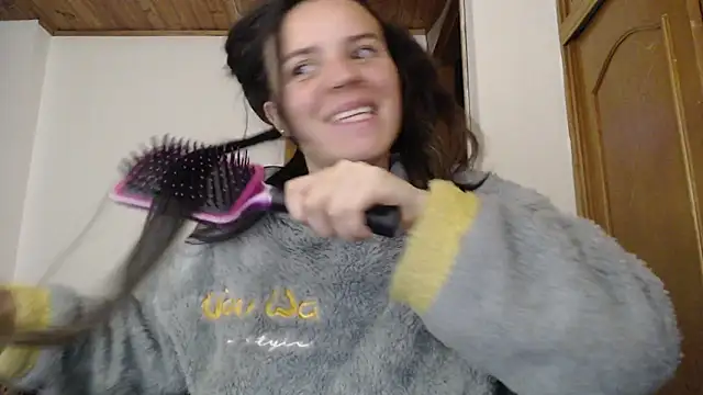 Shanel Lozano online show from May 17, 2026, 11:38 pm