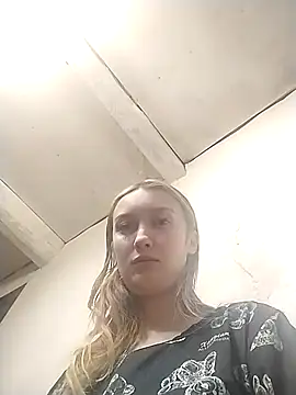 Snapshot of Olivia_Kis chatting on January 13, 2026, 2:21 pm Olivia Kis online show from January 13, 2026, 2:21 pm