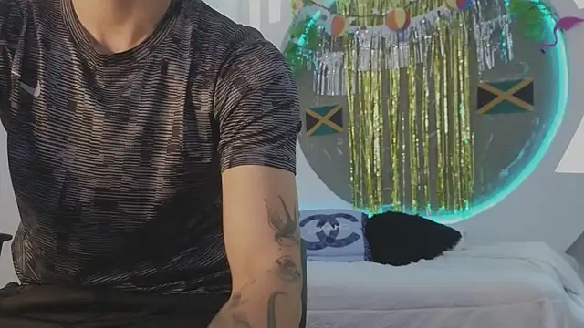 Apolo lux1 online show from April 16, 2026, 8:42 pm