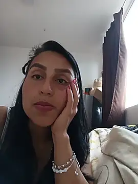 Snapshot of LunaRouuse_ chatting on May 15, 2026, 3:54 pm LunaRouuse online show from May 15, 2026, 3:54 pm