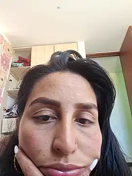 Snapshot of LunaRouuse_ chatting on February 27, 2026, 2:06 pm LunaRouuse online show from February 27, 2026, 2:06 pm