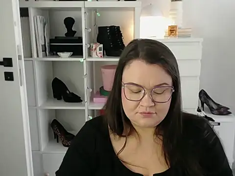 HollyDanceSoul online show from March 6, 2026, 2:12 pm