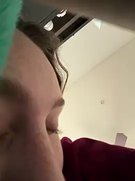 julia4thewin online show from March 18, 2026, 10:32 pm