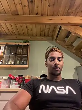 Snapshot of Axel_black10 chatting on February 8, 2026, 3:21 pm Axel black10 online show from February 8, 2026, 3:21 pm