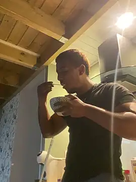 Snapshot of Axel_black10 chatting on February 5, 2026, 2:02 pm Axel black10 online show from February 5, 2026, 2:02 pm