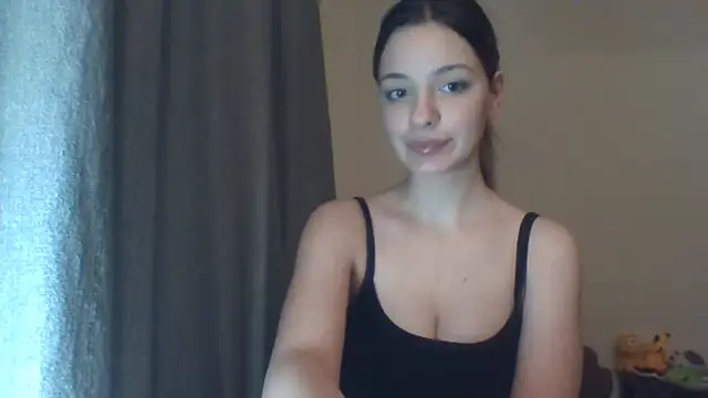 Snapshot of EvelineMagnetic chatting on June 1, 2026, 8:52 pm EvelineMagnetic online show from June 1, 2026, 8:52 pm