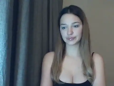 Snapshot of EvelineMagnetic chatting on May 1, 2026, 8:14 pm EvelineMagnetic online show from May 1, 2026, 8:14 pm