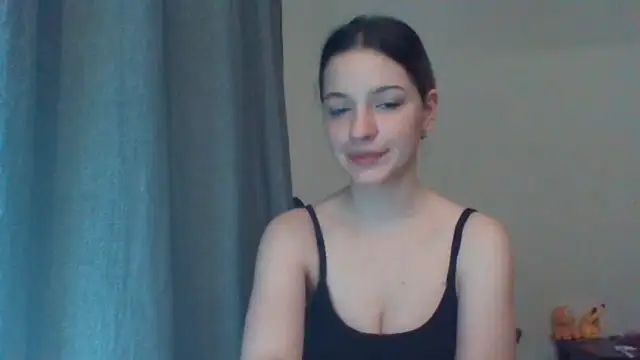 EvelineMagnetic online show from June 9, 2026, 8:32 pm