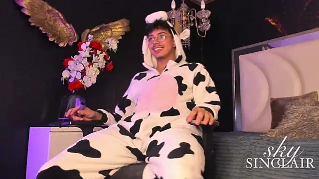 Sky Sinclair online show from January 13, 2026, 3:43 am