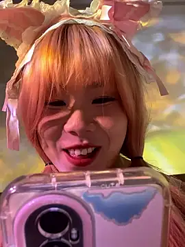 xiaoyubabyz online show from January 12, 2026, 3:13 am