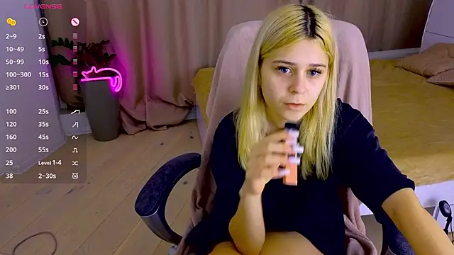 ApheliaStar online show from February 3, 2026, 4:56 pm