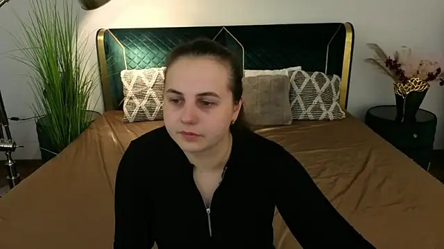 MikaFoxy online show from April 2, 2026, 5:03 am