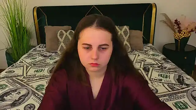 MikaFoxy online show from April 17, 2026, 5:32 am