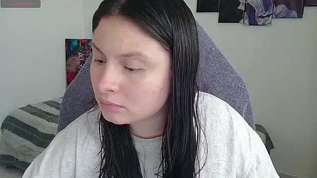 yessica gomez01 online show from February 16, 2026, 9:34 pm