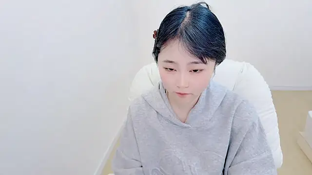 Onefiona online show from April 18, 2026, 8:49 am