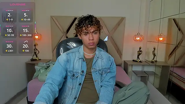 Anyelo Twink online show from May 19, 2026, 4:19 am