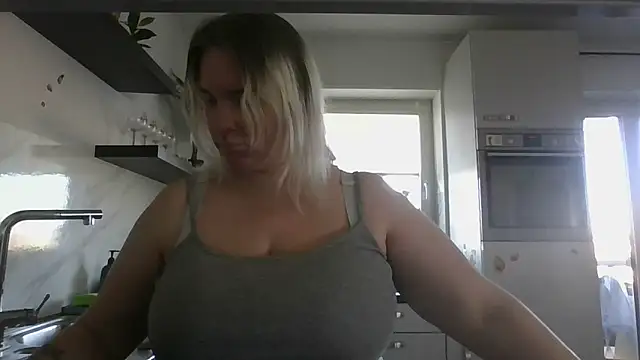 MinchenBienchen98 online show from March 5, 2026, 10:12 am