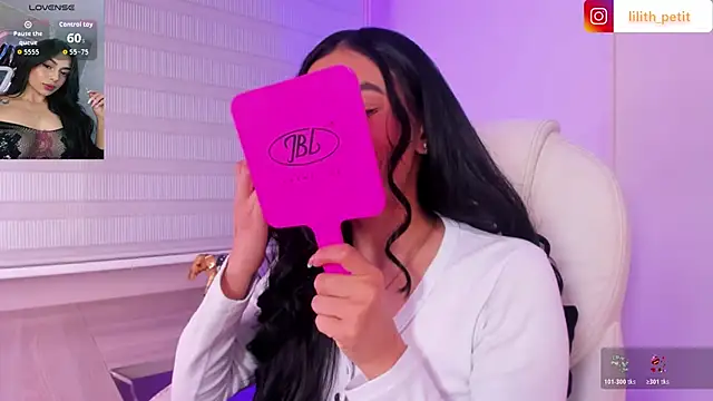 lilith petit  online show from April 13, 2026, 1:26 pm