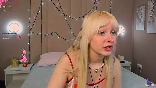 AdeleSilvy online show from April 7, 2026, 2:02 am