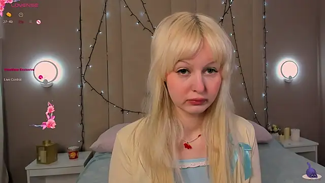 Snapshot of AdeleSilvy chatting on May 2, 2026, 1:33 am AdeleSilvy online show from May 2, 2026, 1:33 am