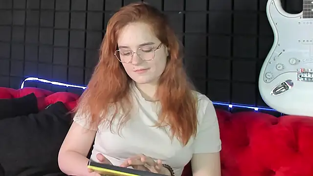 AmyRoy online show from February 9, 2026, 3:32 pm