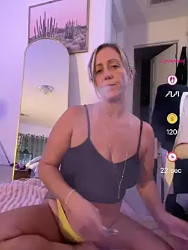 Snapshot of FoxyMillie chatting on July 25, 2026, 12:51 am FoxyMillie online show from July 25, 2026, 12:51 am