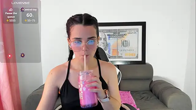 LucianaMoreau online show from March 19, 2026, 9:37 pm