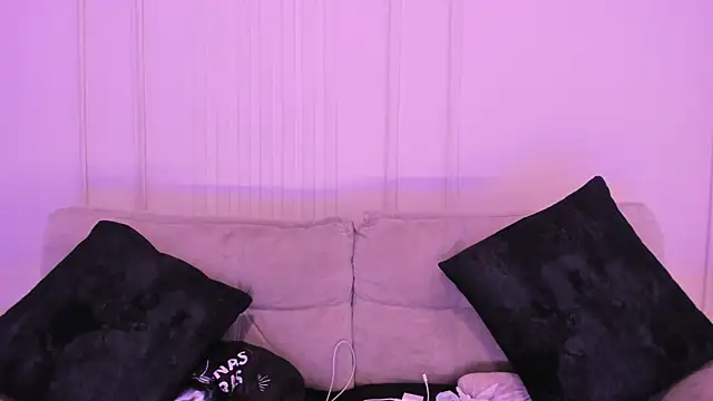 Arianaa Cooper  online show from April 17, 2026, 11:35 am