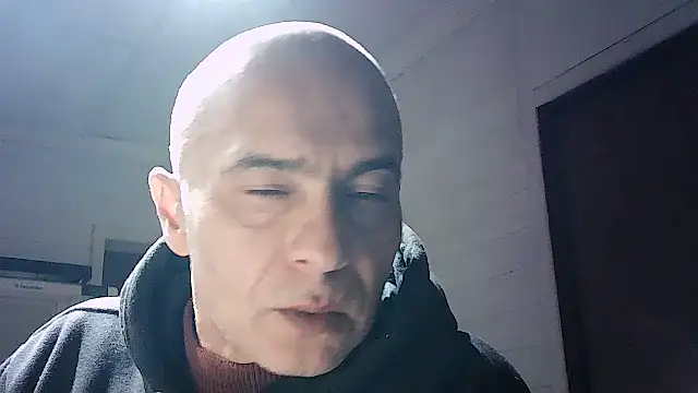 Snapshot of dogfrota chatting on June 18, 2026, 12:31 am dogfrota online show from June 18, 2026, 12:31 am