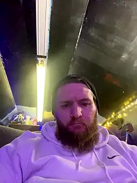 JonathanLongtree919 online show from January 14, 2026, 10:46 pm