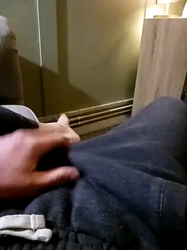 Hertsguy1984 online show from April 13, 2026, 11:31 pm