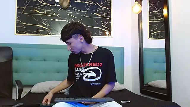 Snapshot of XanderGrey8 chatting on January 16, 2026, 7:29 pm XanderGrey8 online show from January 16, 2026, 7:29 pm